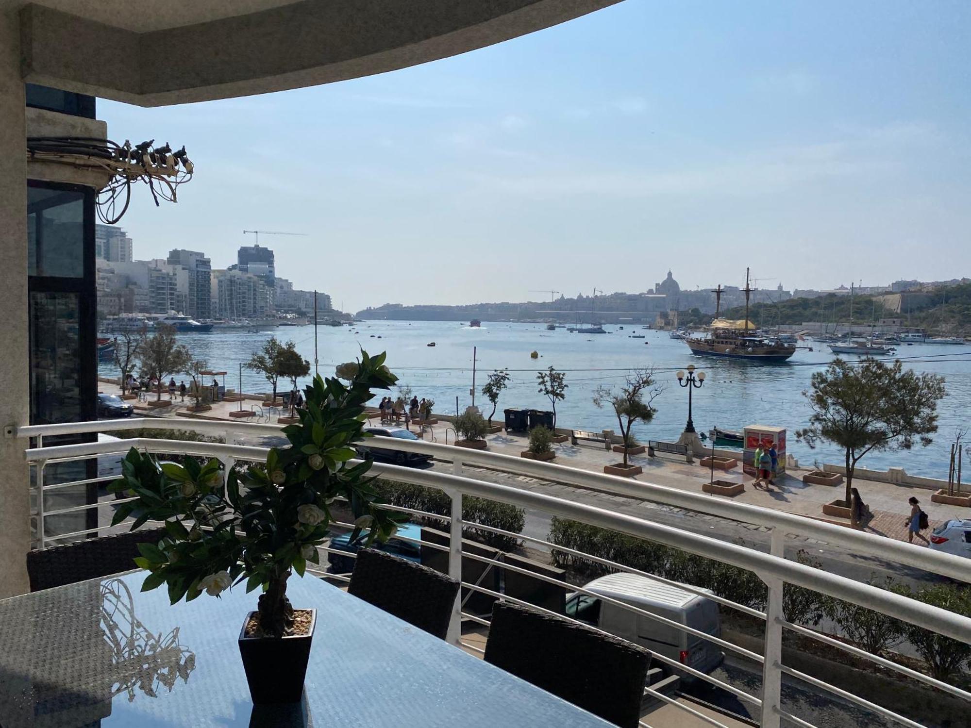 Seafront Harbour Haven - Steps To Ferry, Shops And Beaches Sliema Bagian luar foto