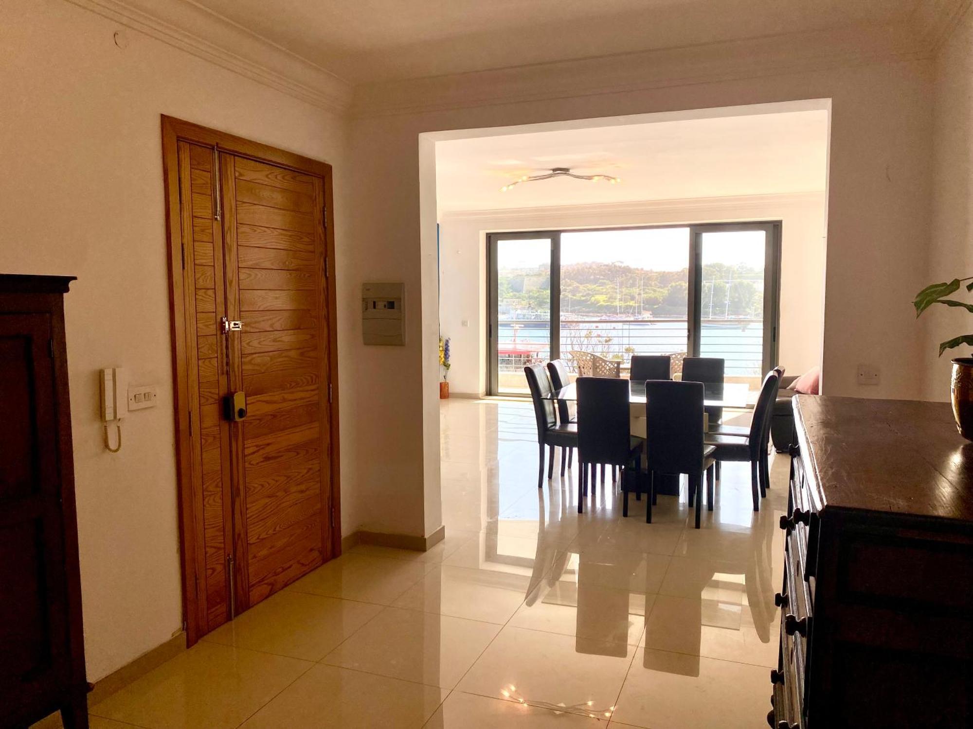 Seafront Harbour Haven - Steps To Ferry, Shops And Beaches Sliema Bagian luar foto