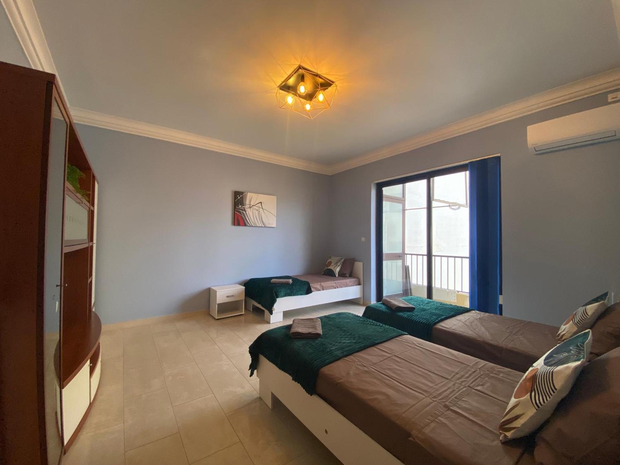 Seafront Harbour Haven - Steps To Ferry, Shops And Beaches Sliema Bagian luar foto