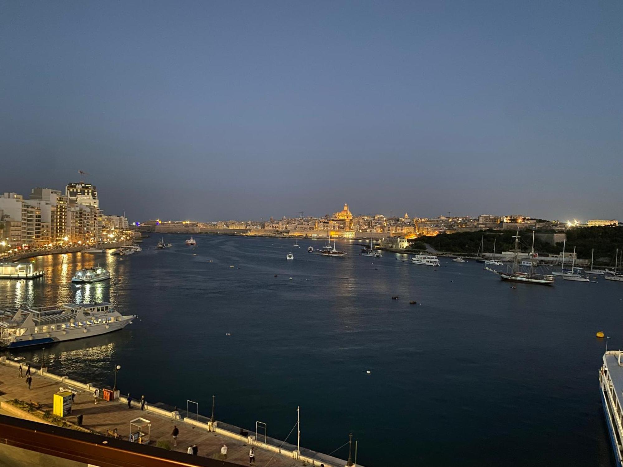 Seafront Harbour Haven - Steps To Ferry, Shops And Beaches Sliema Bagian luar foto