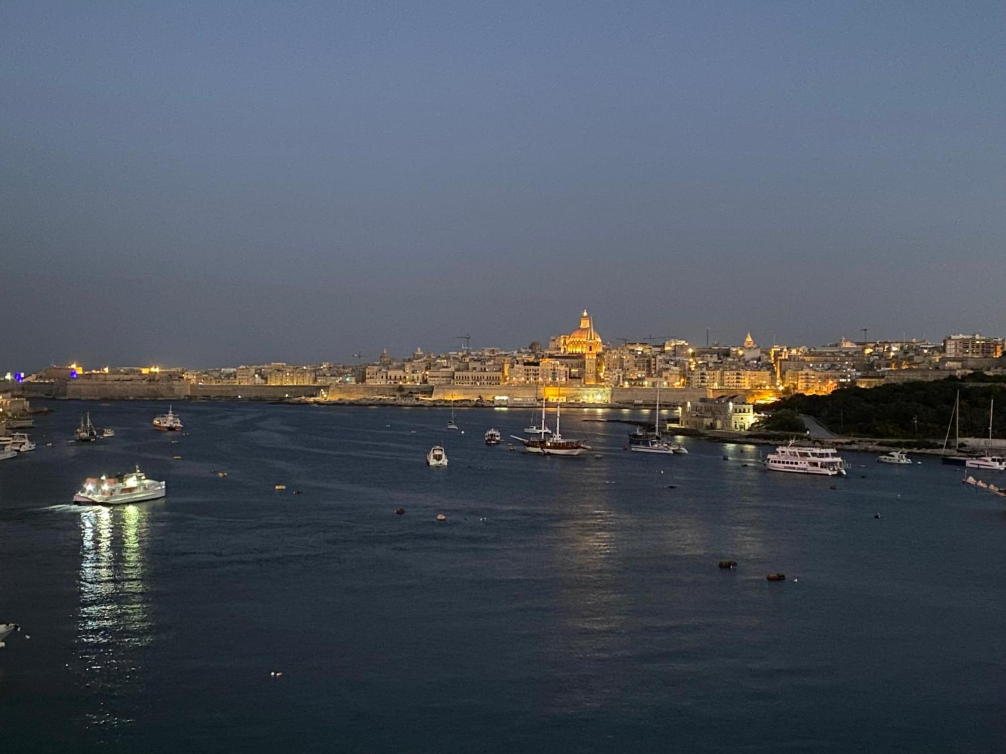 Seafront Harbour Haven - Steps To Ferry, Shops And Beaches Sliema Bagian luar foto